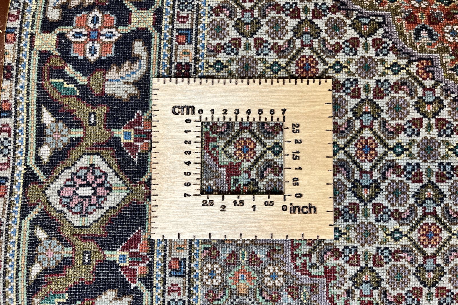 Tabriz 40 Raj — Hand-knotted, 154x200 cm, Red, 95% Schurwolle, 5% Seide | View 11