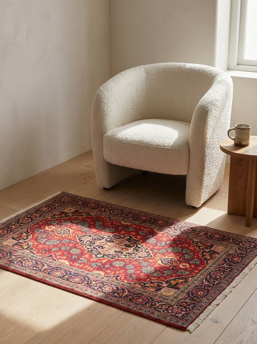 Kashan — Hand-knotted, 106x154 cm, Red, 100% Virgin Wool | Detail view