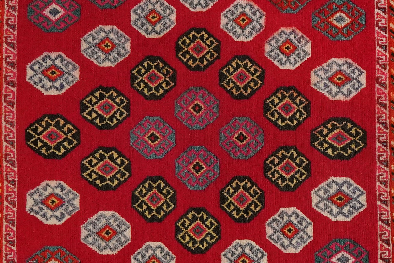 Gashgai — Hand-knotted, 57x60 cm, Red, 100% Virgin Wool | View 4