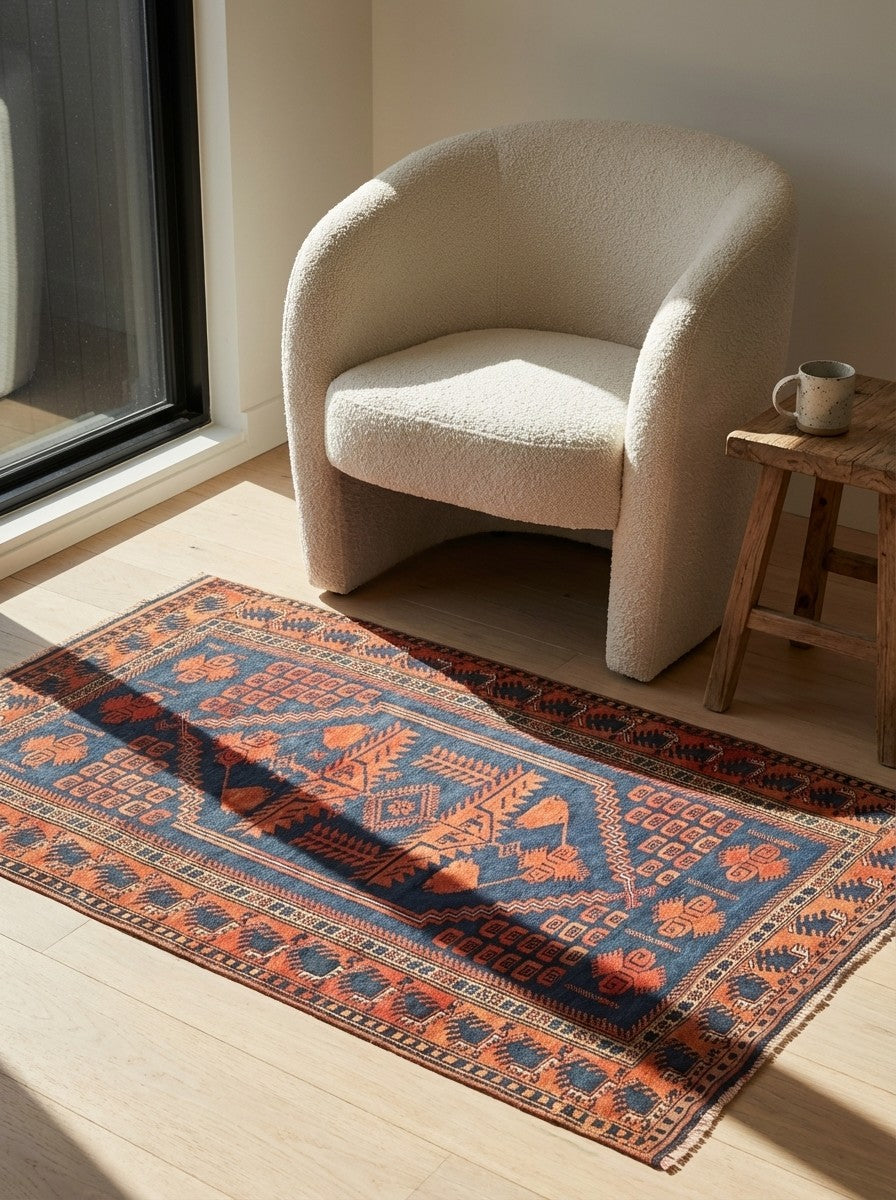 Yagdjibedir — Hand-knotted, 102x168 cm, Blue, 100% Virgin Wool | Detail view