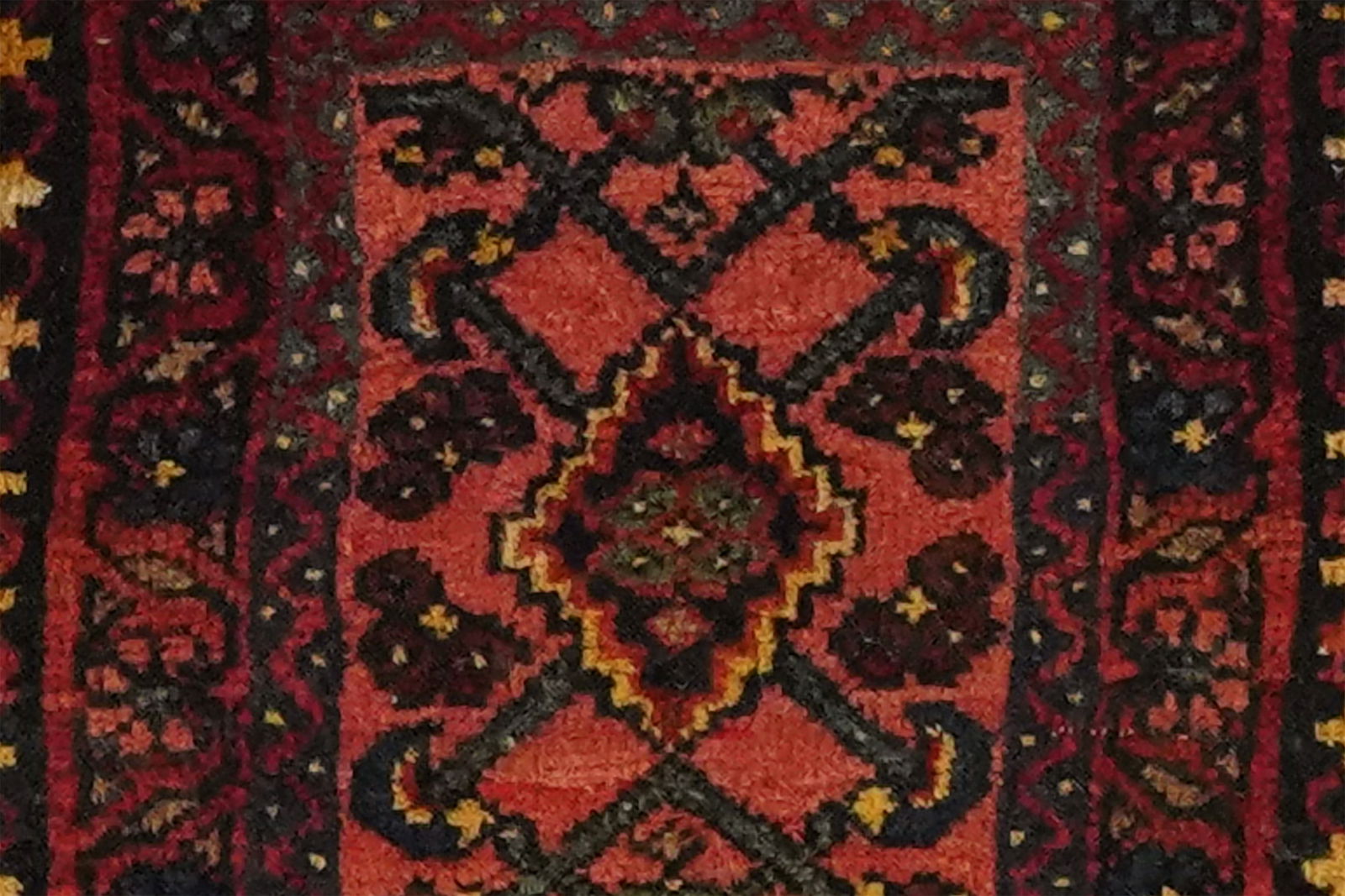 Bidjar — Handgefertigt, 33x31 cm, Bunt, 100% Virgin Wool | Back view