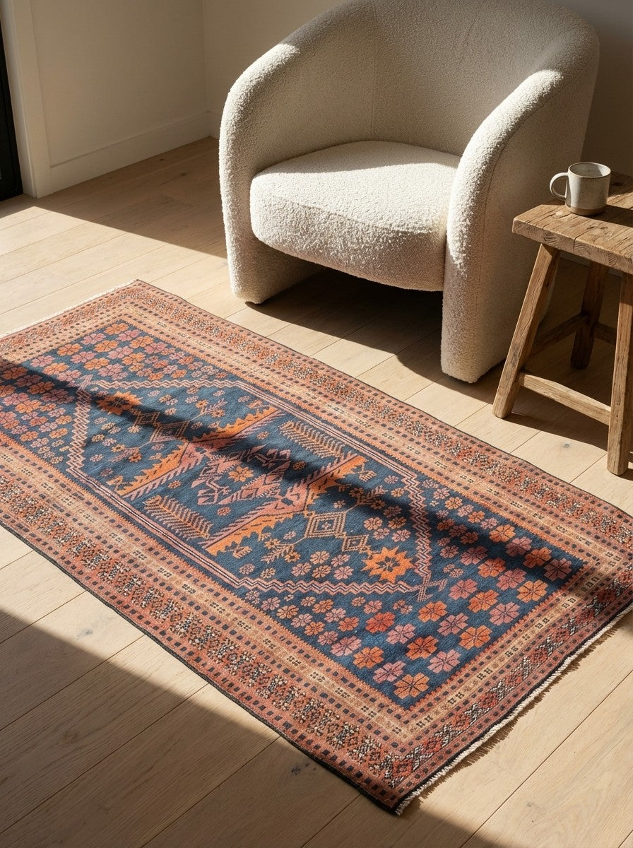 Yagdjibedir — Hand-knotted, 100x185 cm, Blue, 100% Virgin Wool | Detail view