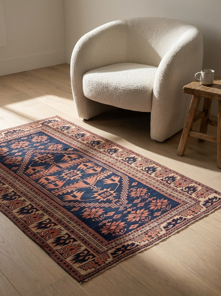Yagdjibedir — Hand-knotted, 104x172 cm, Blue, 100% Virgin Wool | Detail view