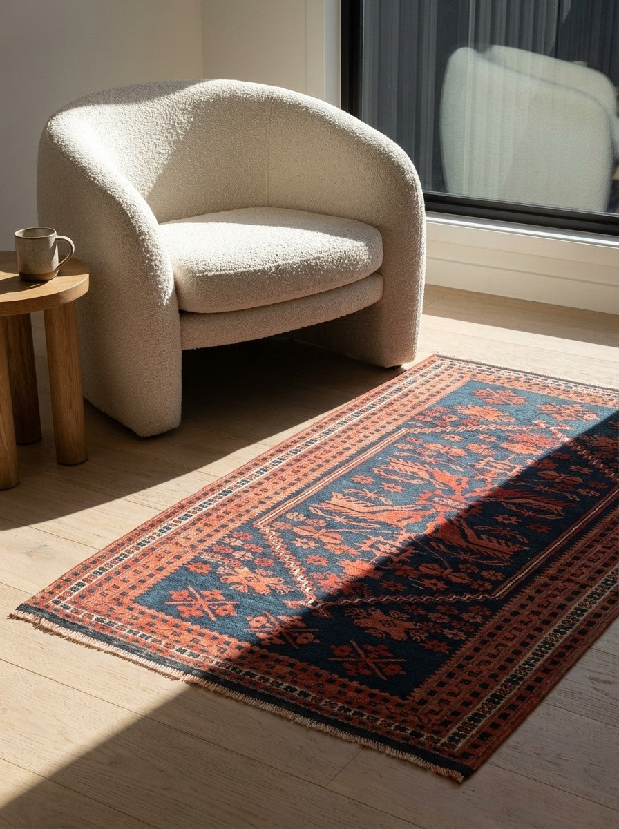 Yagdjibedir — Hand-knotted, 108x167 cm, Blue, 100% Virgin Wool | Detail view