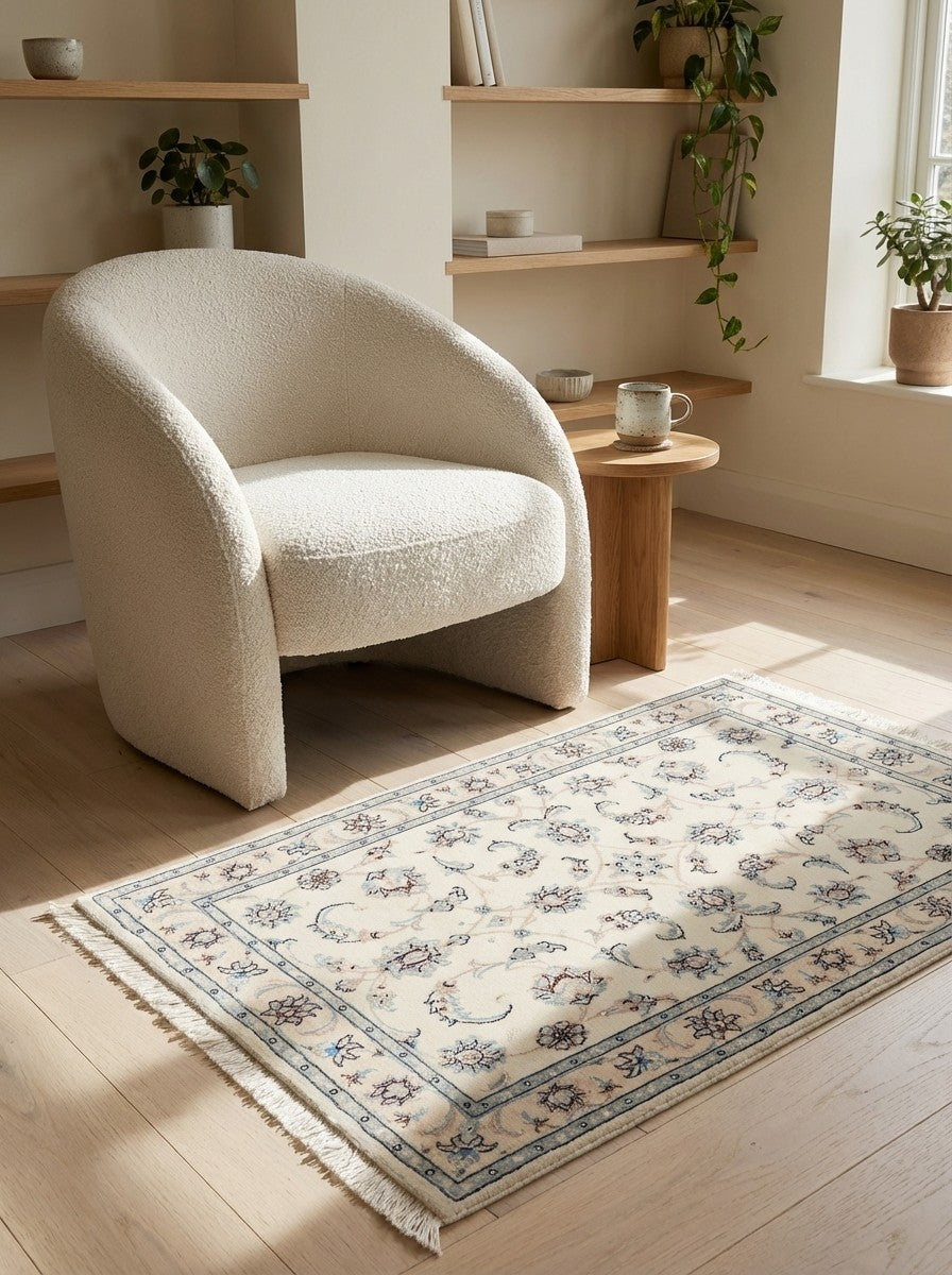 Nain 9La — Hand-knotted, 83x109 cm, Beige, 100% Virgin Wool | Detail view