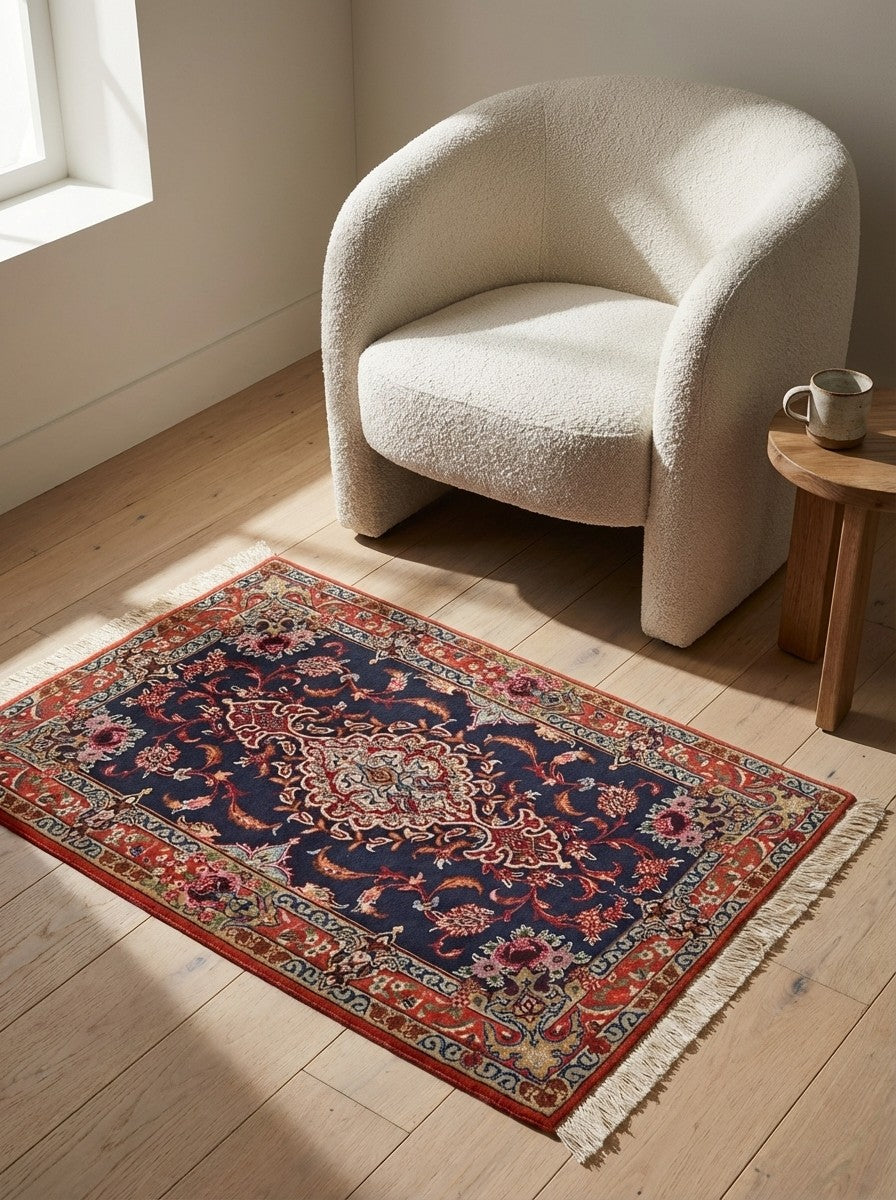Isfahan — Hand-knotted, 77x113 cm, Blue, 90% Schurwolle, 10% Seide | Detail view