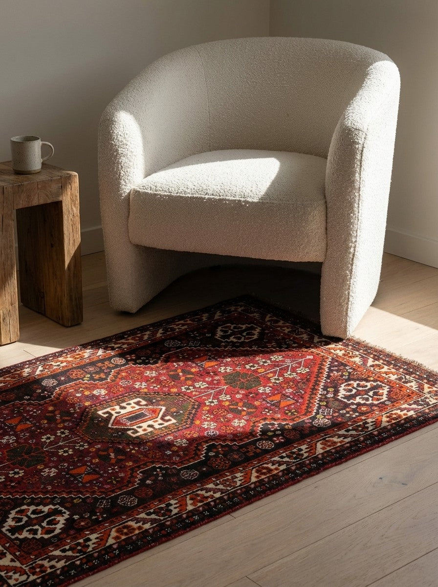 Gashgai — Hand-knotted, 103x152 cm, Red, 100% Virgin Wool | Detail view