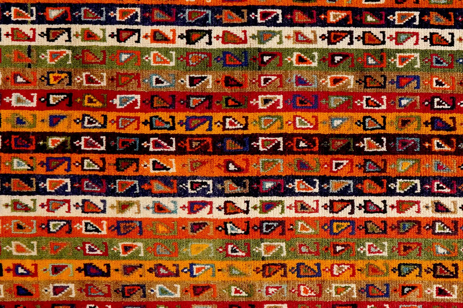 Gashgai — Hand-knotted, 133x199 cm, Multicolor, 100% Virgin Wool | View 4