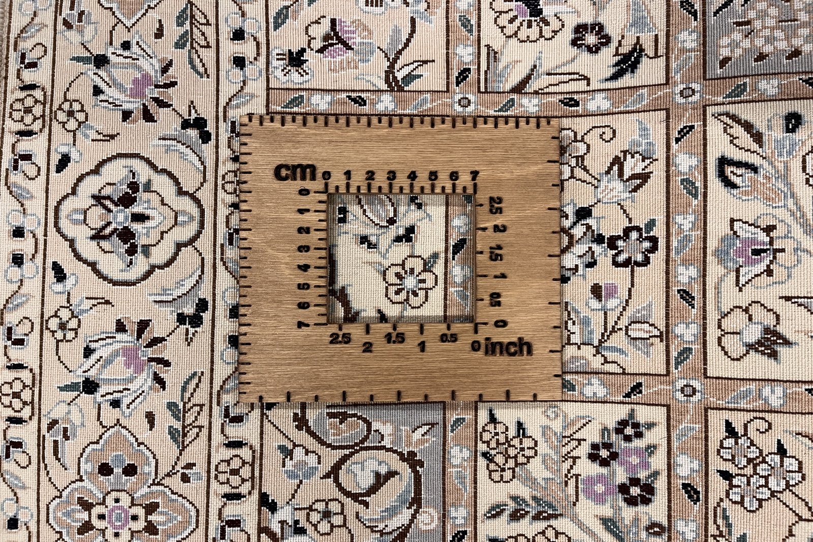 Nain 6La — Hand-knotted, 98x160 cm, Beige, 100% Virgin Wool | View 11