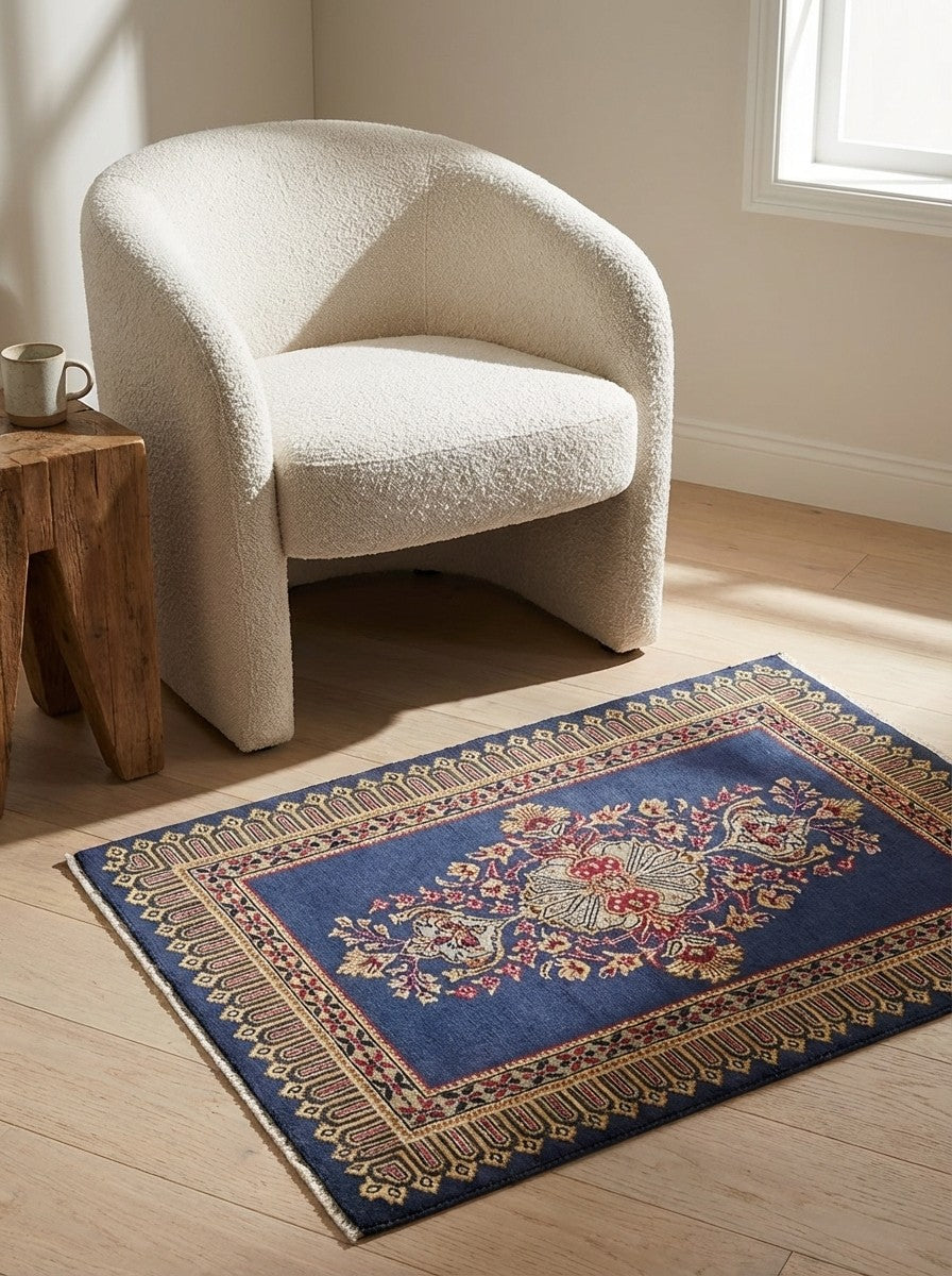 Kashan — Hand-knotted, 88x63 cm, Blue, 100% Virgin Wool | Detail view