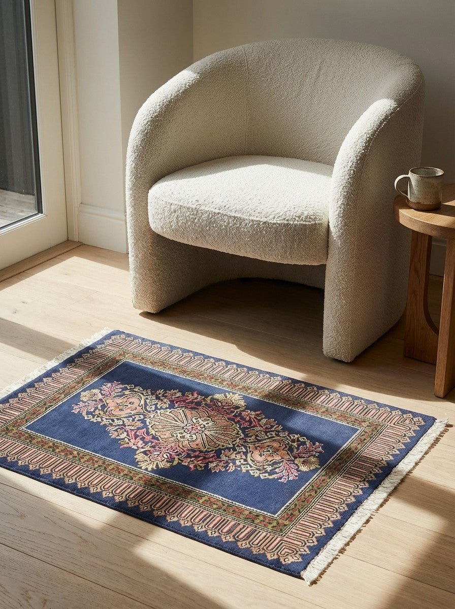 Kashmar — Hand-knotted, 91x61 cm, Blue, 100% Virgin Wool | Detail view
