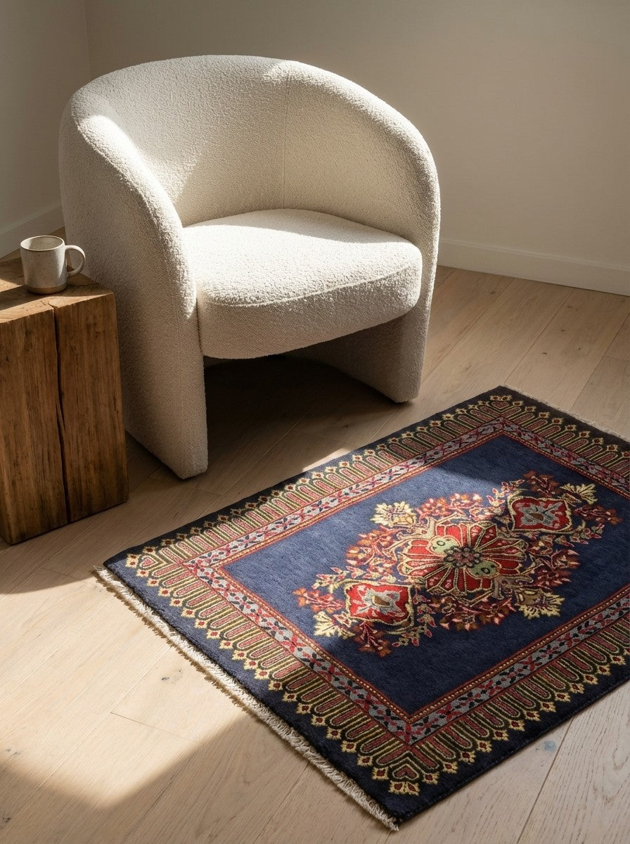Kashan — Hand-knotted, 66x81 cm, Blue, 100% Virgin Wool | Detail view