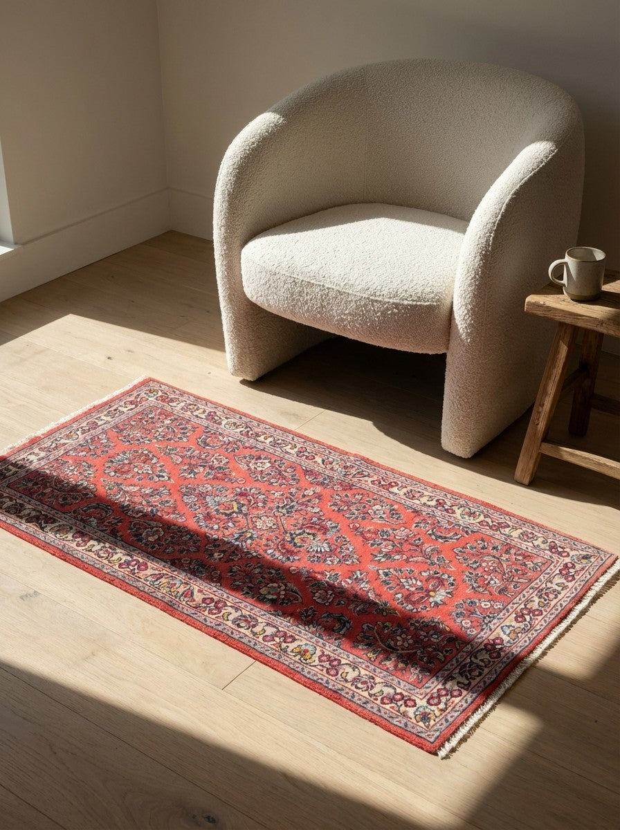Sarough — Hand-knotted, 69x128 cm, Red, 100% Virgin Wool | Detail view
