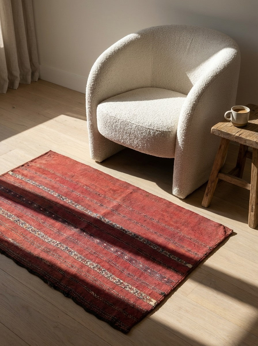 Gartchin — Hand-knotted, 75x114 cm, Red, 100% Virgin Wool | Detail view