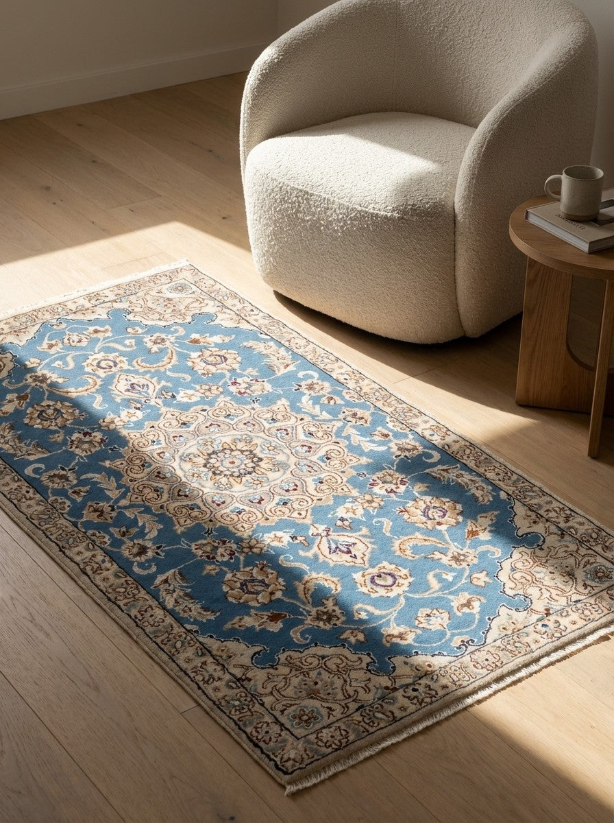 Nain 9La — Hand-knotted, 70x127 cm, Blue, 100% Virgin Wool | Detail view