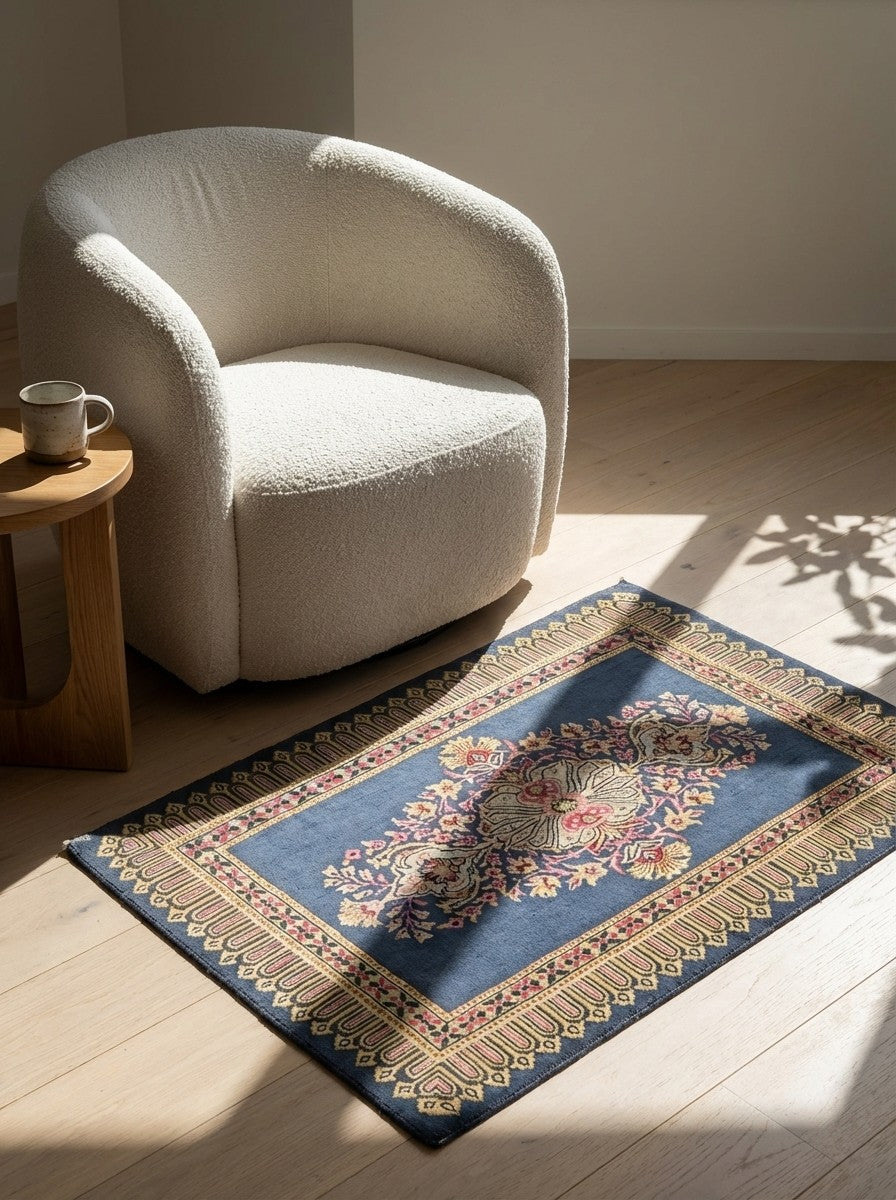 Kashmar — Hand-knotted, 90x63 cm, Blue, 100% Virgin Wool | Detail view