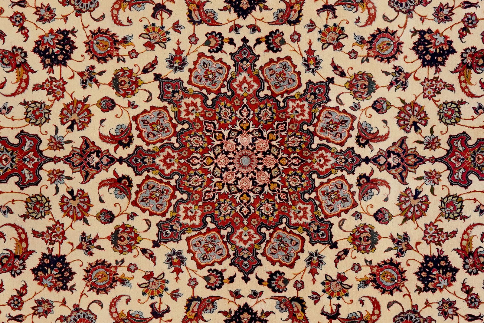 Isfahan — Hand-knotted, 148x228 cm, Beige, 100% Virgin Wool | View 4