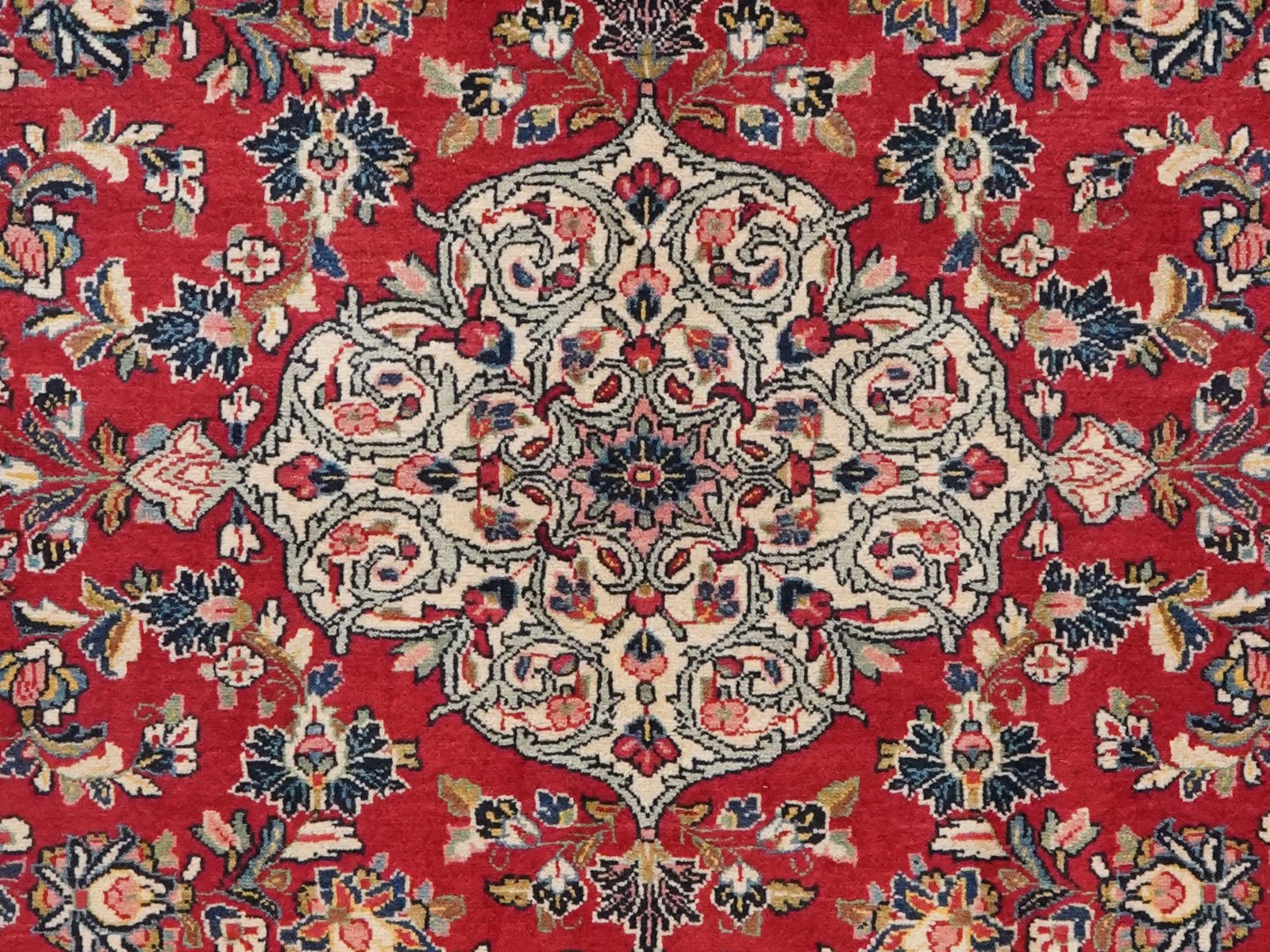 Sarough — Hand-knotted, 143x215 cm, Red, 100% Virgin Wool | View 4