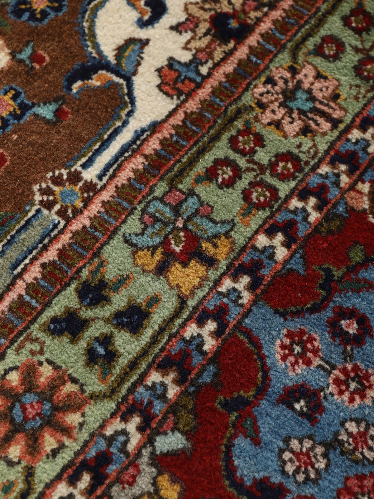 Tabriz Old — Hand-knotted, 357x500 cm, 100% Virgin Wool | View 9