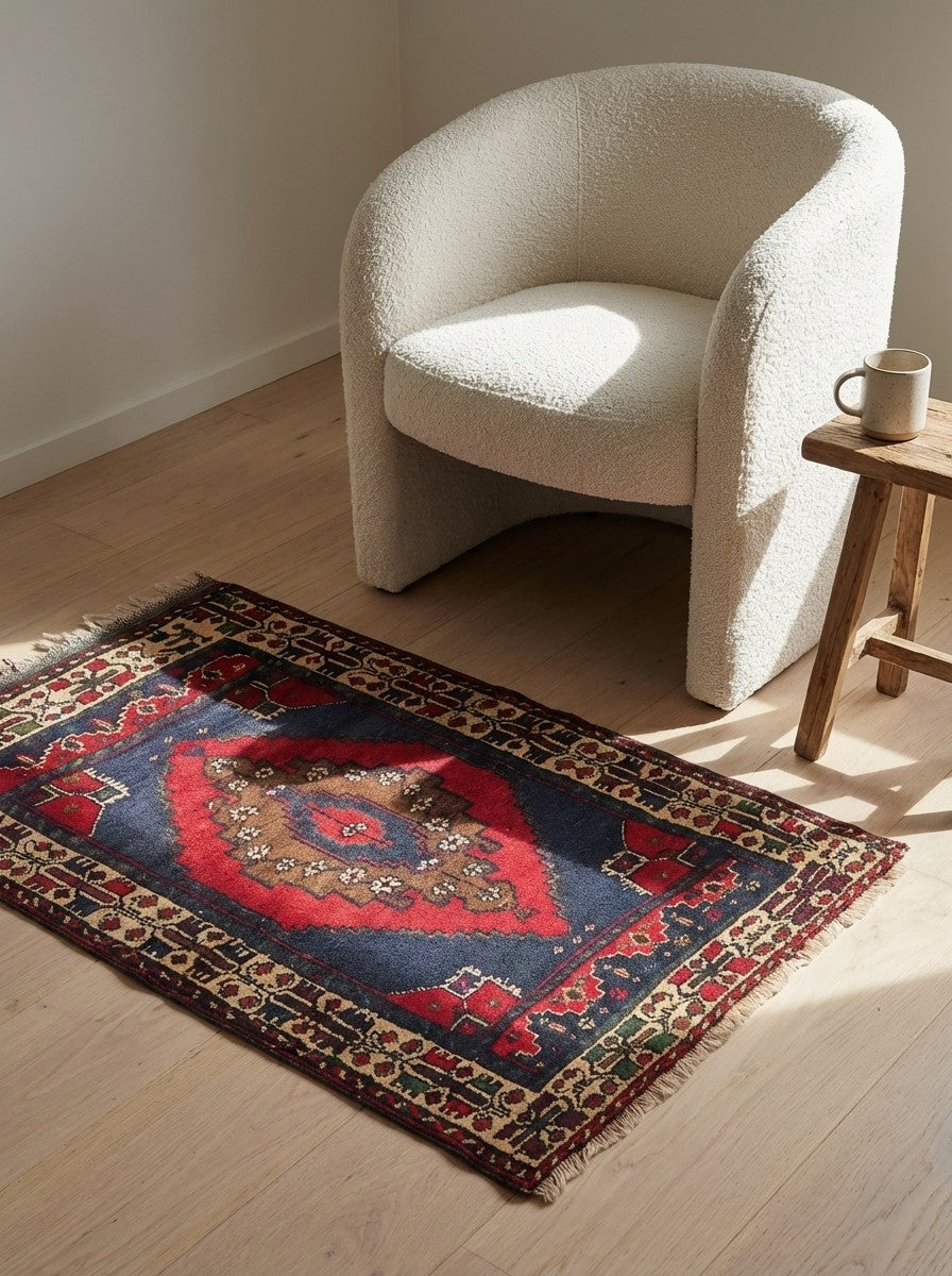 Konya — Hand-knotted, 84x130 cm, Red, 100% Virgin Wool | Detail view