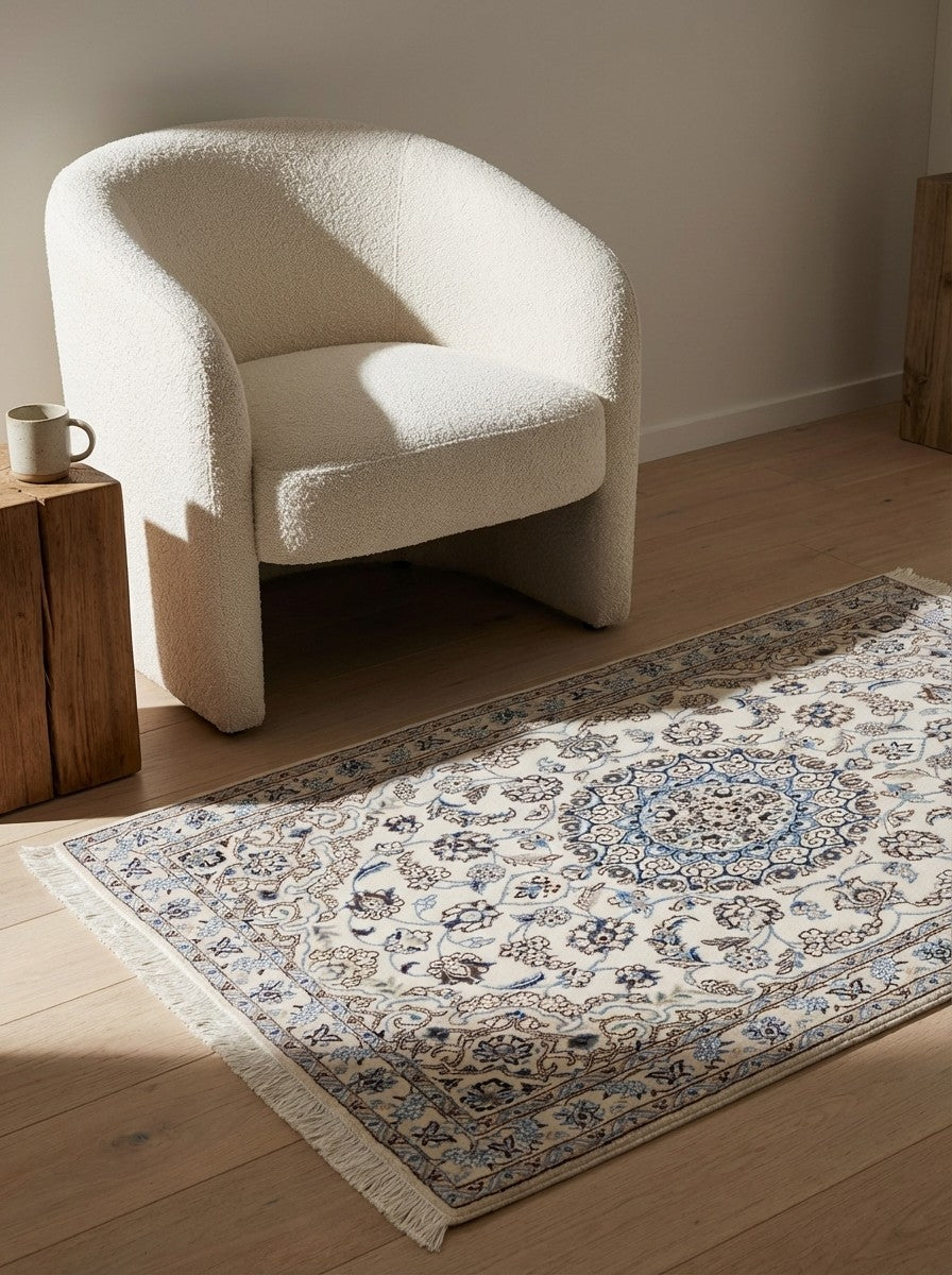 Nain 9La — Hand-knotted, 99x145 cm, Beige, 100% Virgin Wool | Detail view