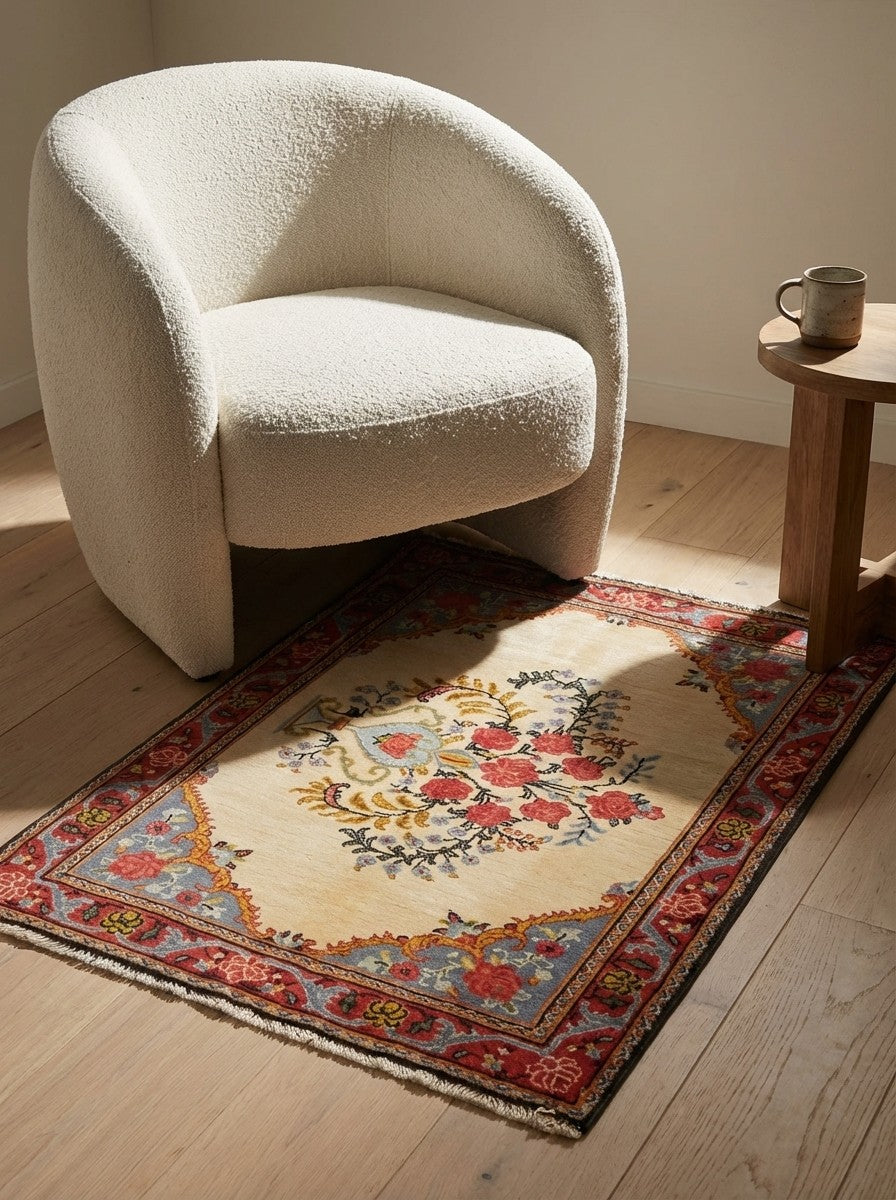 Kashan — Hand-knotted, 63x84 cm, Beige, 100% Virgin Wool | Detail view
