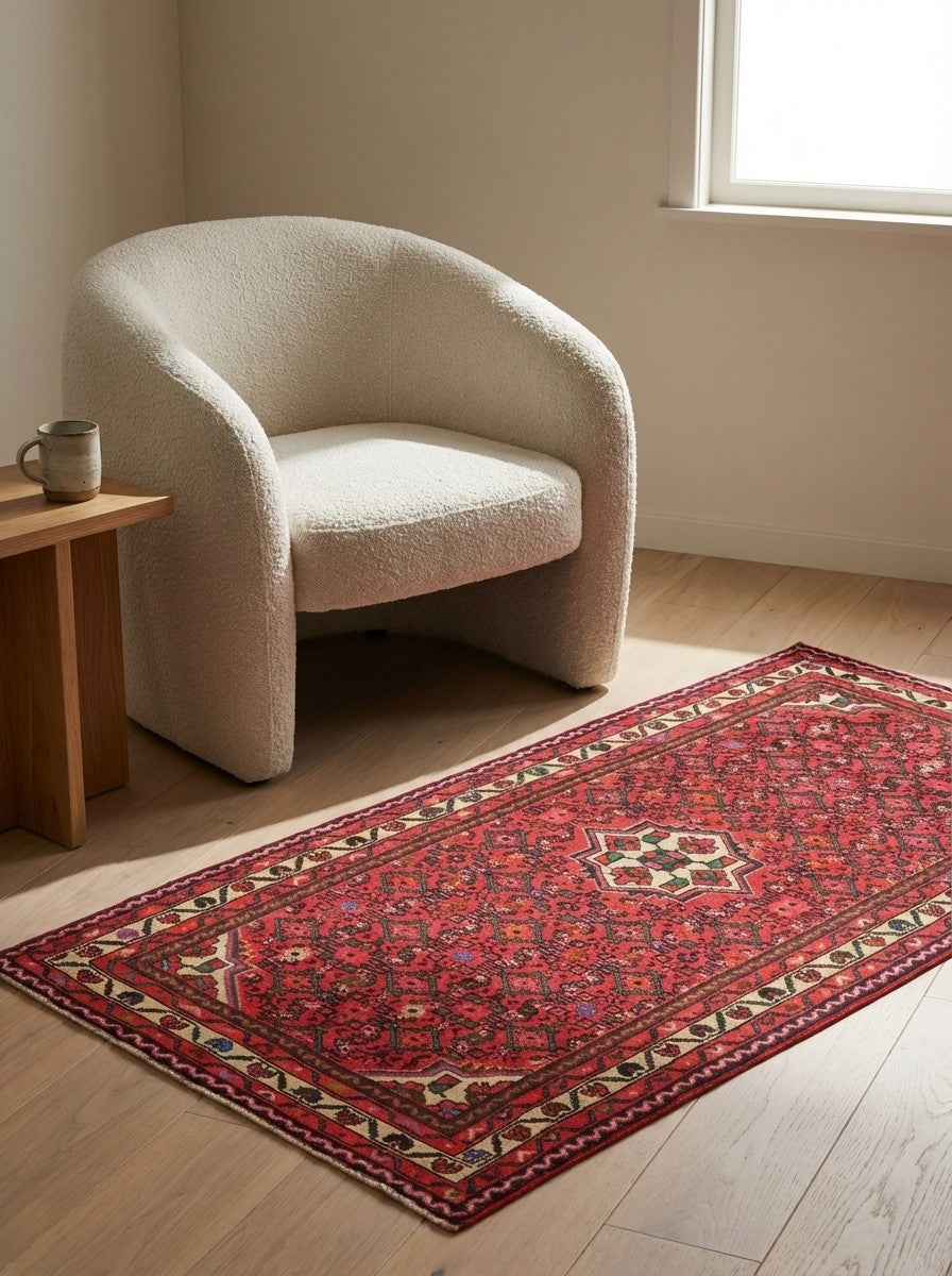 Hosseinabad — Hand-knotted, 101x195 cm, Red, 100% Virgin Wool | Detail view