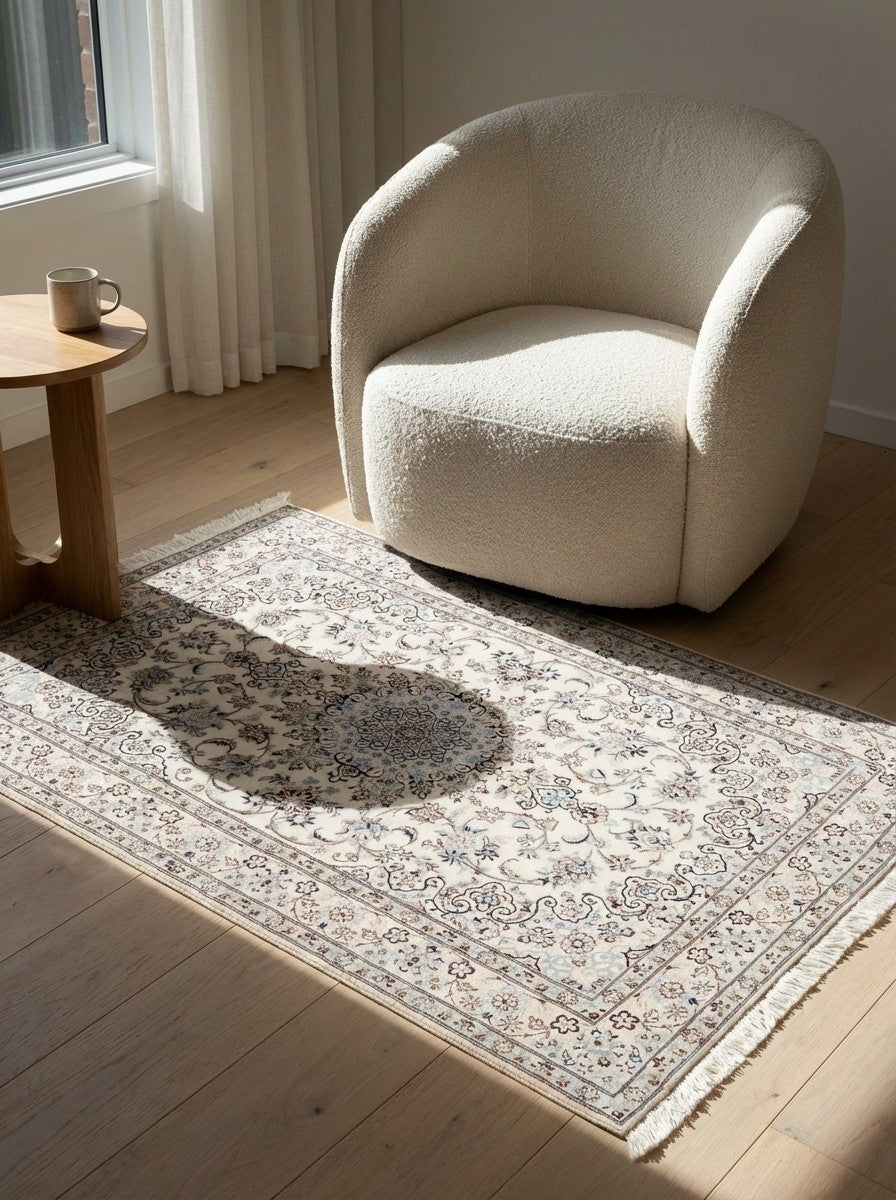 Nain 6La — Hand-knotted, 100x152 cm, Beige, 100% Virgin Wool | Detail view