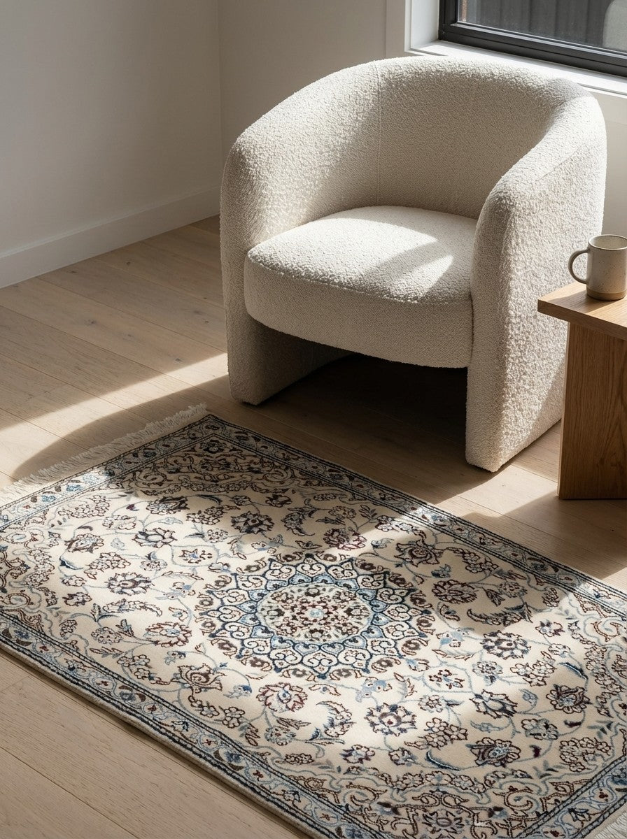 Nain 9La — Hand-knotted, 90x140 cm, Beige, 100% Virgin Wool | Detail view