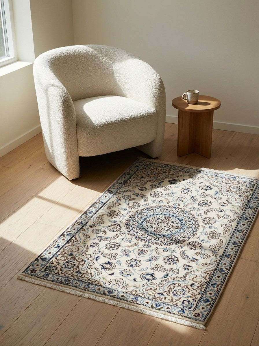 Nain 9La — Hand-knotted, 89x142 cm, Beige, 100% Virgin Wool | Detail view