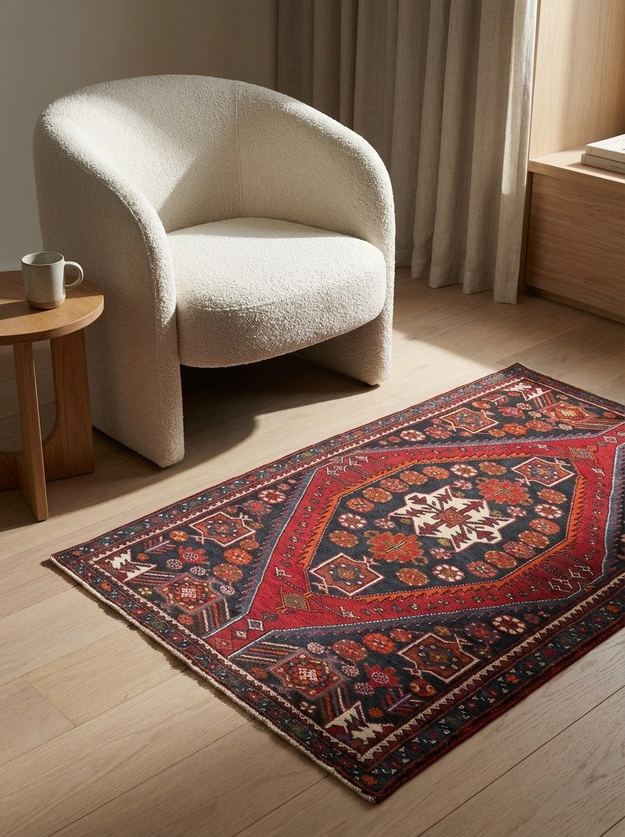 Shahsavan — Hand-knotted, 110x155 cm, Red, 100% Virgin Wool | Detail view