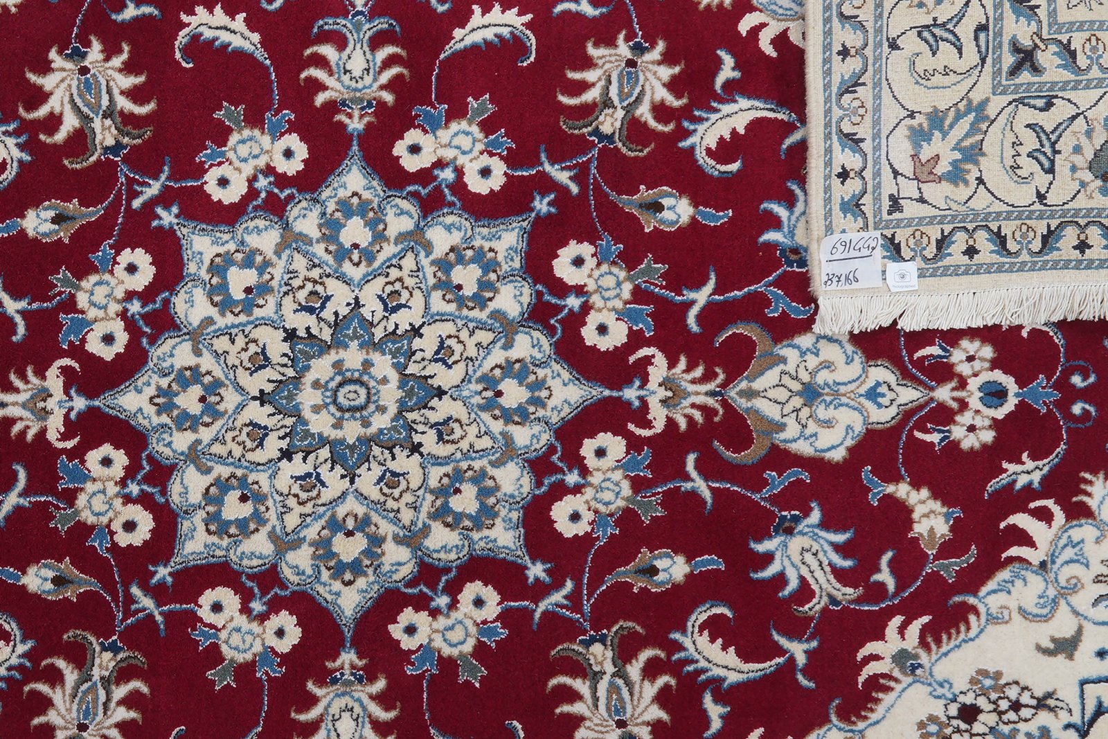 Nain 12La — Hand-knotted, 166x237 cm, Red, 100% Virgin Wool | View 5