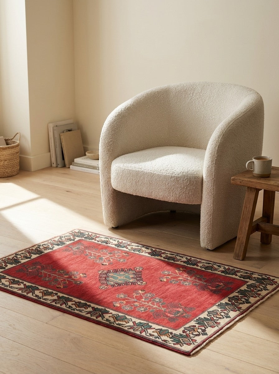 Afshar — Hand-knotted, 71x111 cm, Red, 100% Virgin Wool | Detail view