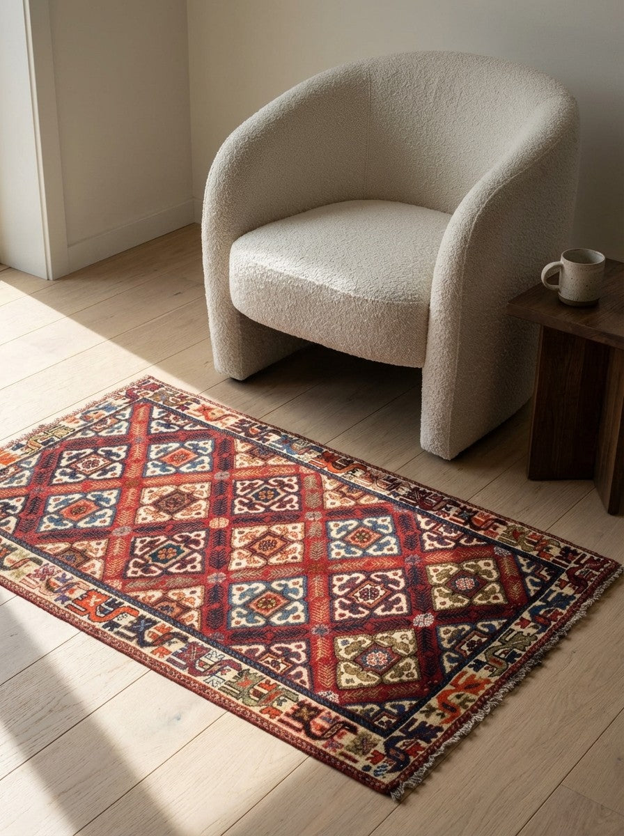 Gashgai — Hand-knotted, 95x163 cm, Red, 100% Virgin Wool | Detail view