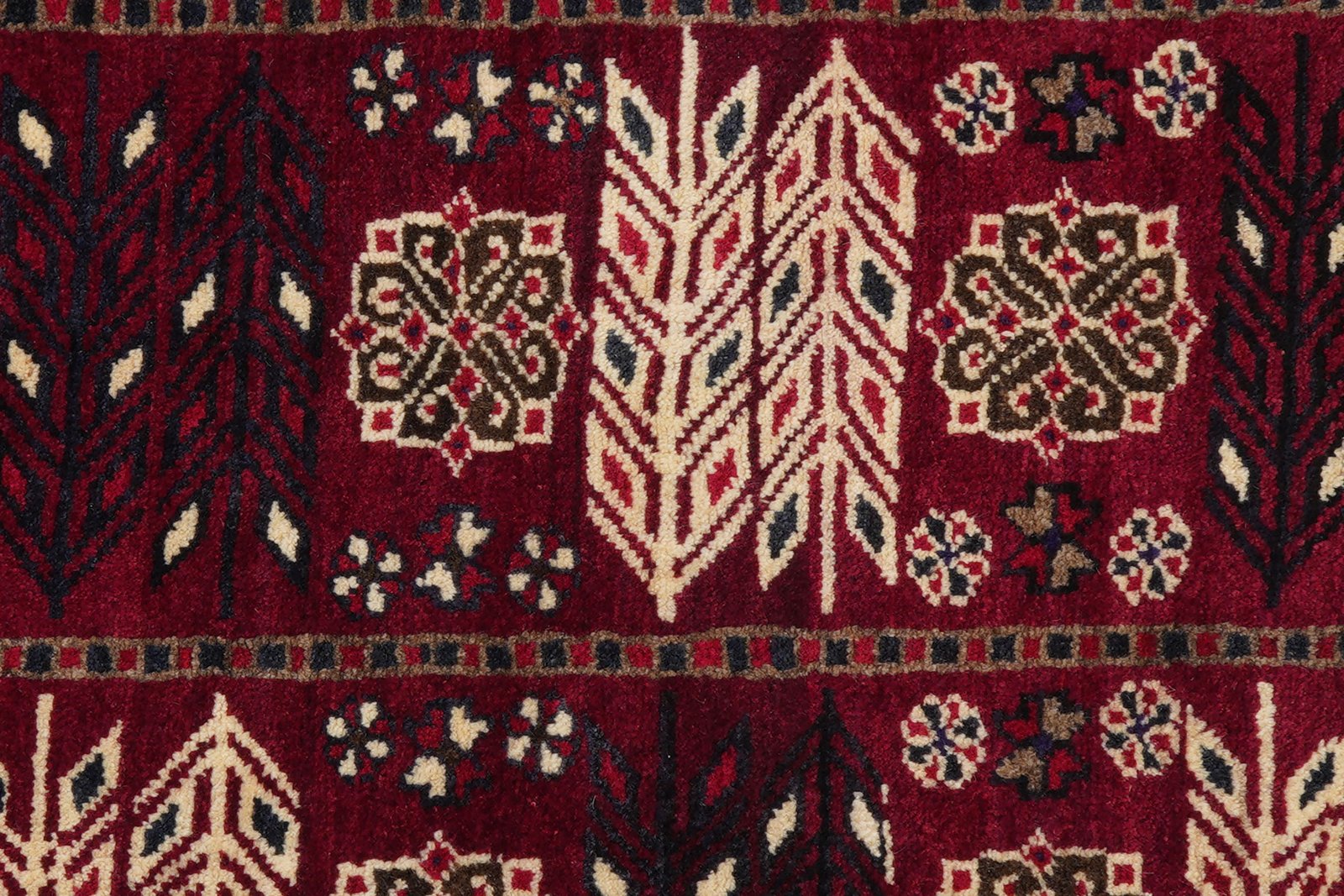 Lori — Hand-knotted, 130x206 cm, Red, 100% Virgin Wool | View 7