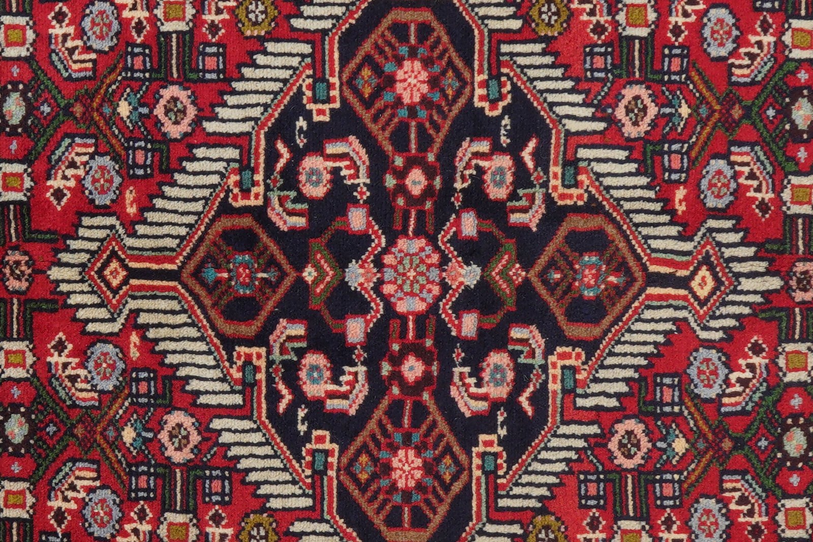 Assadabad — Hand-knotted, 130x207 cm, Red, 100% Virgin Wool | View 7