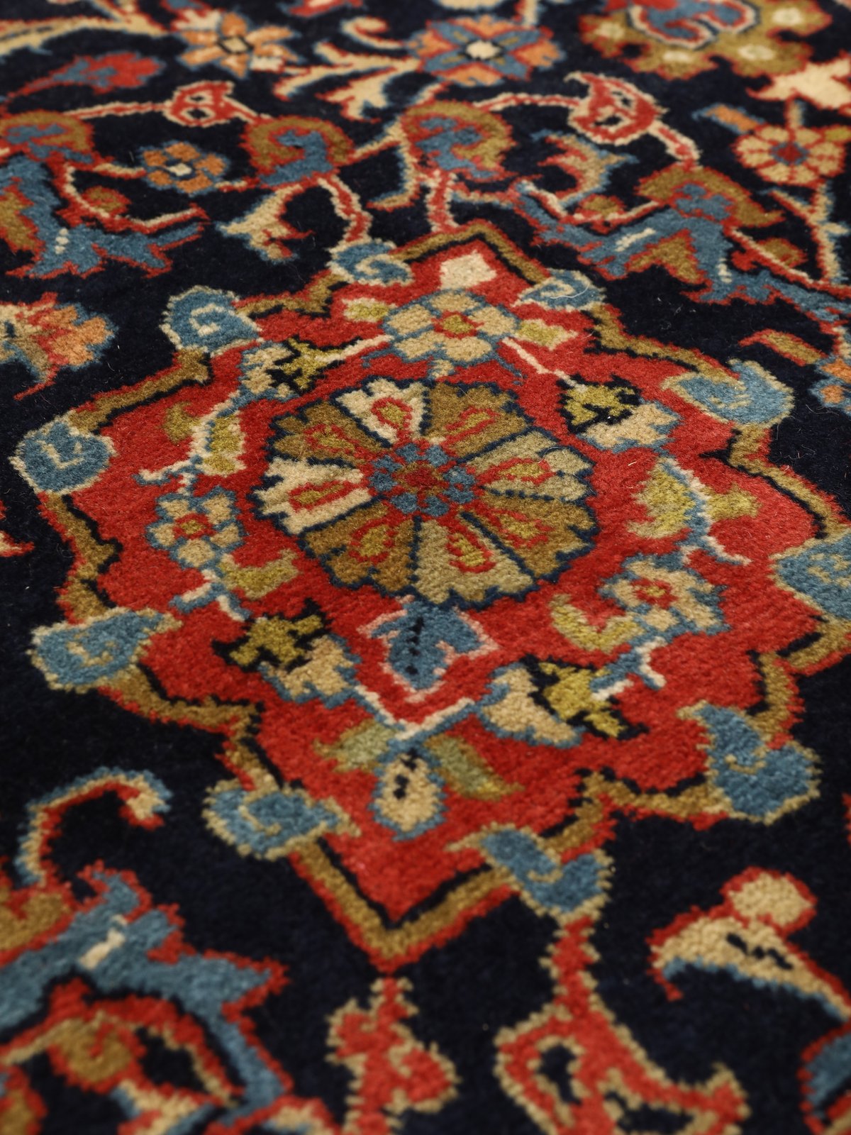 Sarough — Hand-knotted, 326x475 cm, 100% Virgin Wool | View 9