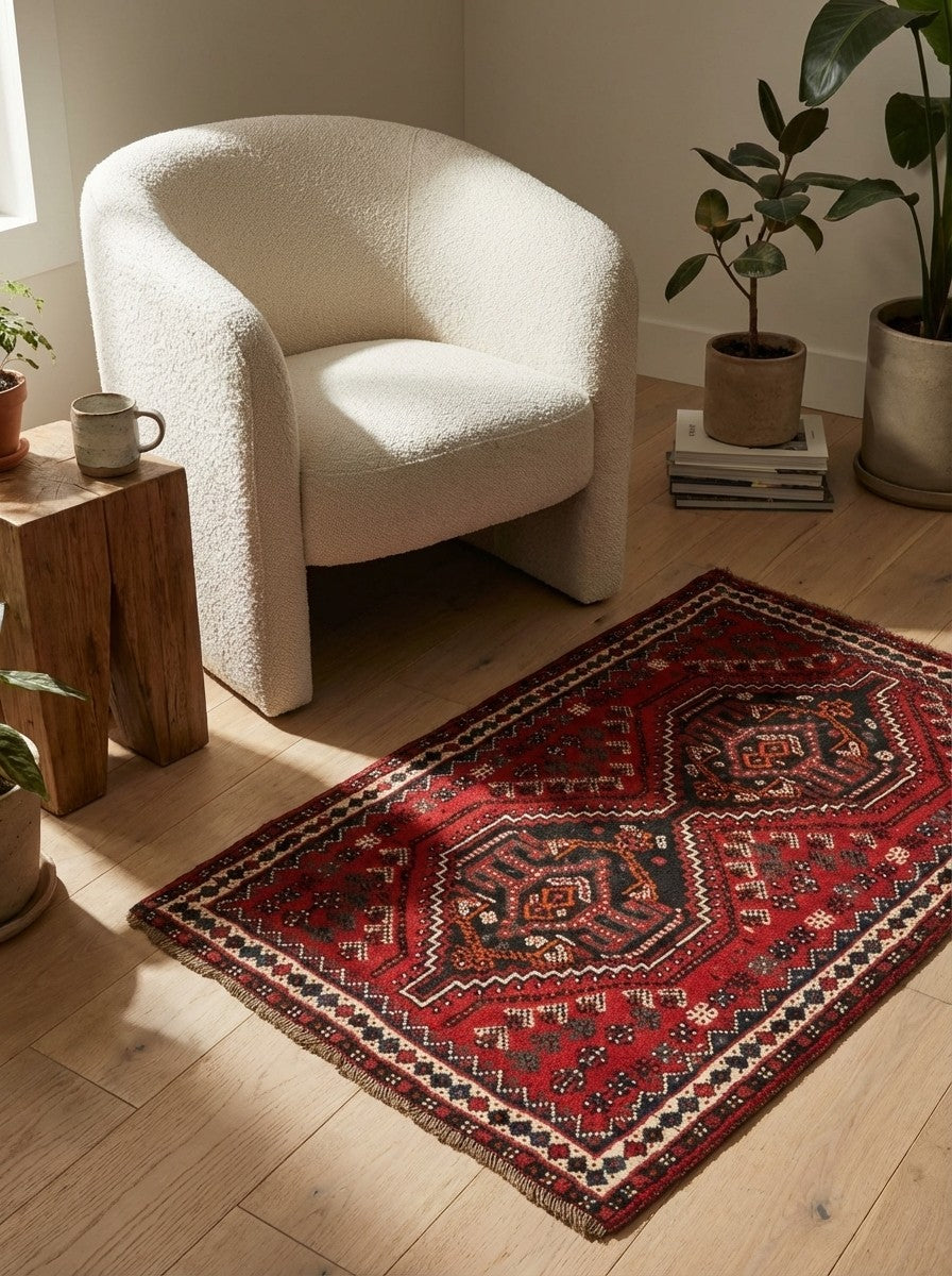 Shiraz — Hand-knotted, 81x120 cm, Red, 100% Virgin Wool | Detail view