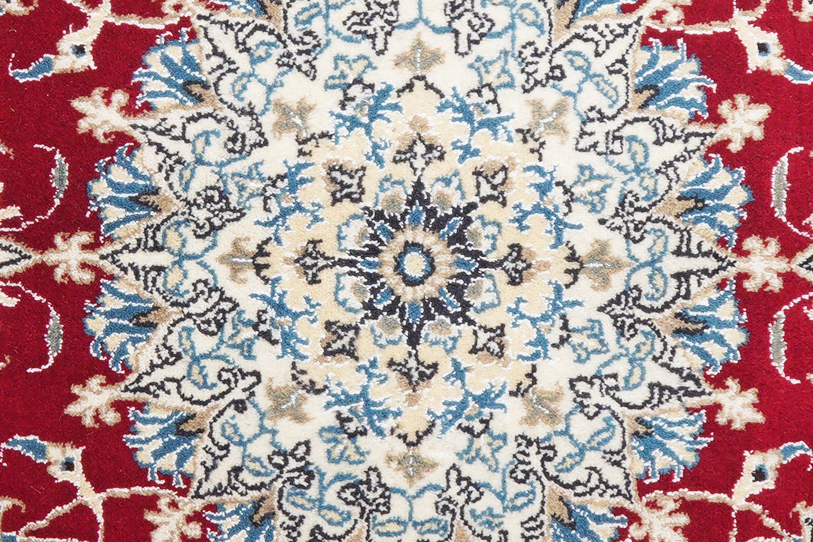 Nain 12La — Hand-knotted, 152x202 cm, Red, 100% Virgin Wool | View 8