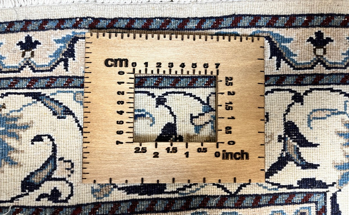 Nain 12La — Hand-knotted, 144x203 cm, Beige, 100% Virgin Wool | View 11