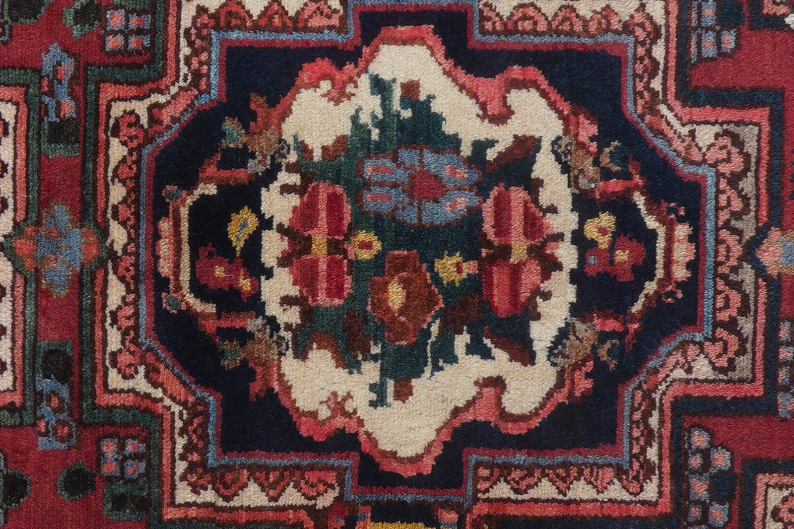 Bakhtiar — Hand-knotted, 138x204 cm, Red, 100% Virgin Wool | View 7