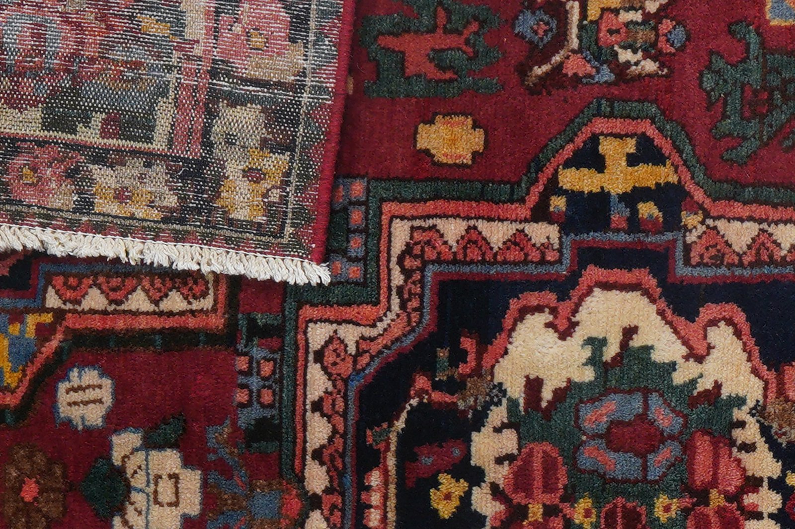 Bakhtiar — Hand-knotted, 138x204 cm, Red, 100% Virgin Wool | View 8