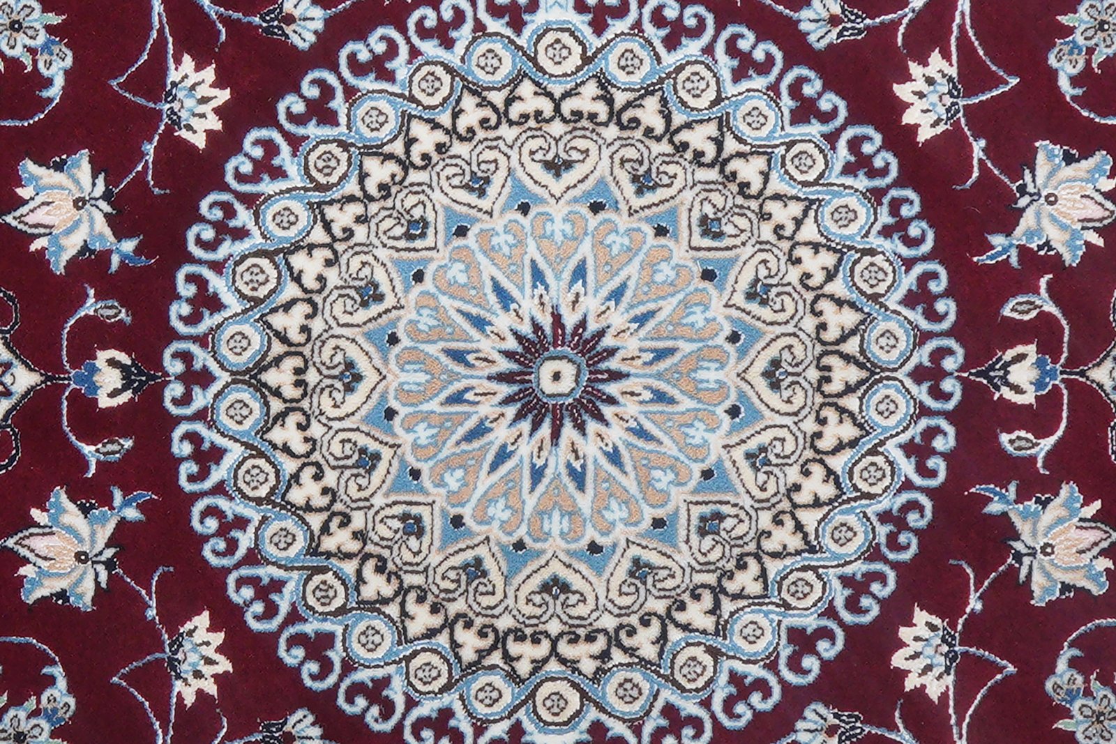 Nain 6La — Hand-knotted, 131x198 cm, Red, 100% Virgin Wool | View 7