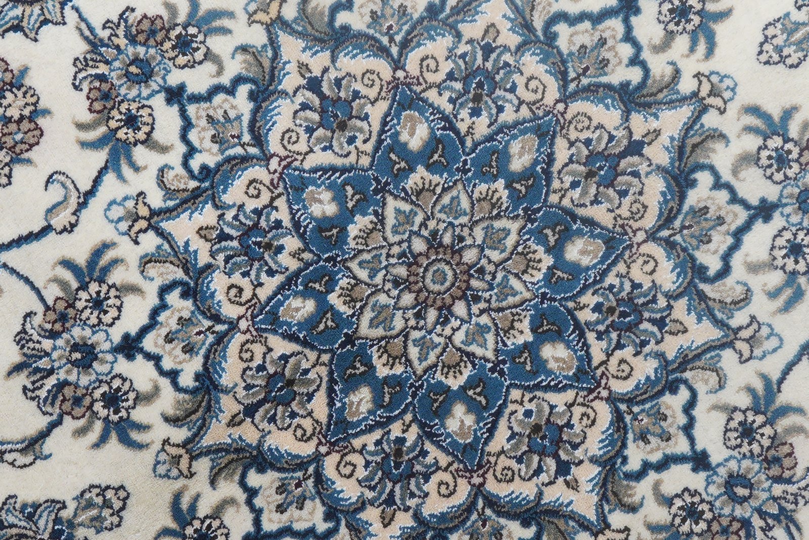 Nain 12La — Hand-knotted, 198x198 cm, Beige, 100% Virgin Wool | View 8