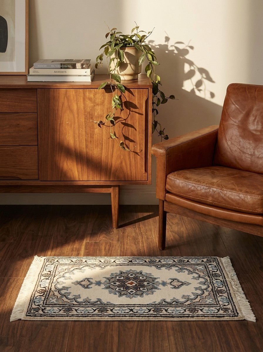 Nain 12La — Hand-knotted, 41x62 cm, Beige, 100% Virgin Wool | Back view