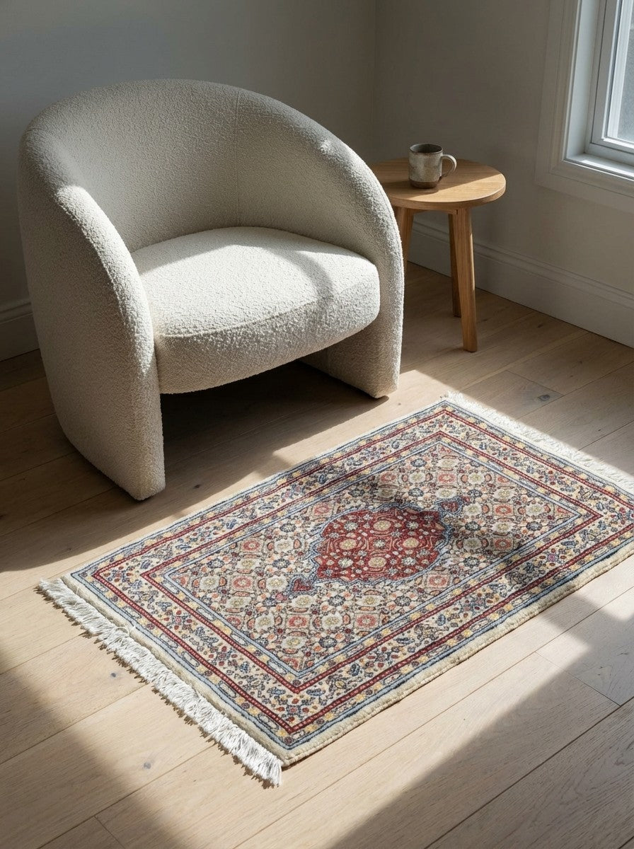 Moud Mahi — Hand-knotted, 58x87 cm, Beige, 100% Virgin Wool | Detail view