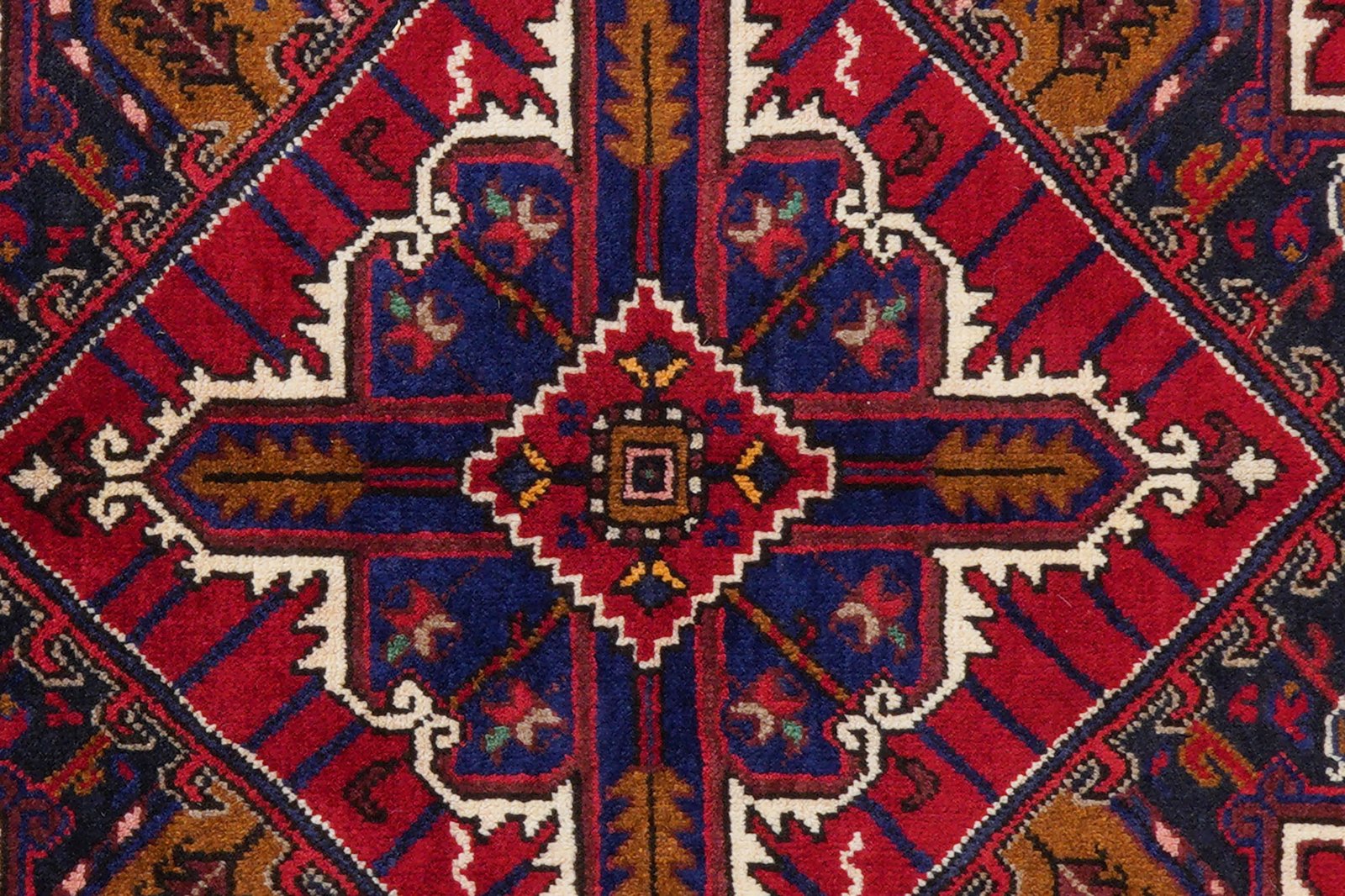 Mehrewan — Hand-knotted, 204x288 cm, Red, 100% Virgin Wool | View 7