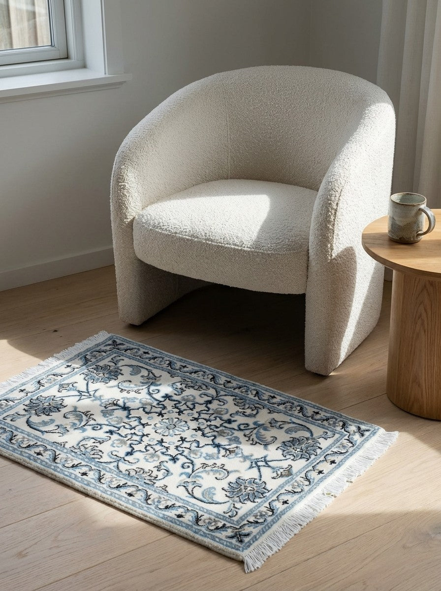 Nain 12La — Hand-knotted, 61x93 cm, Beige, 100% Virgin Wool | Detail view