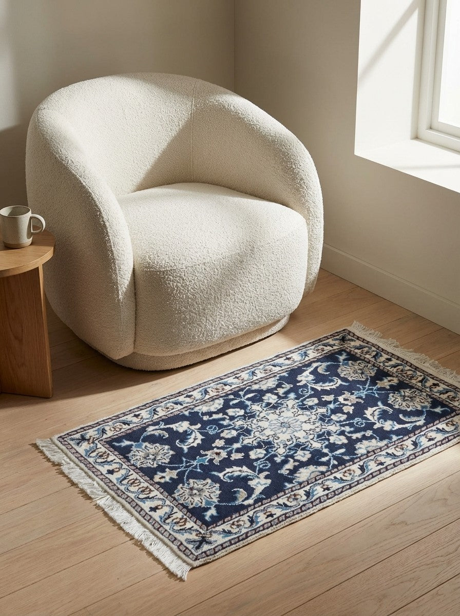 Nain 12La — Hand-knotted, 57x90 cm, Blue, 100% Virgin Wool | Detail view