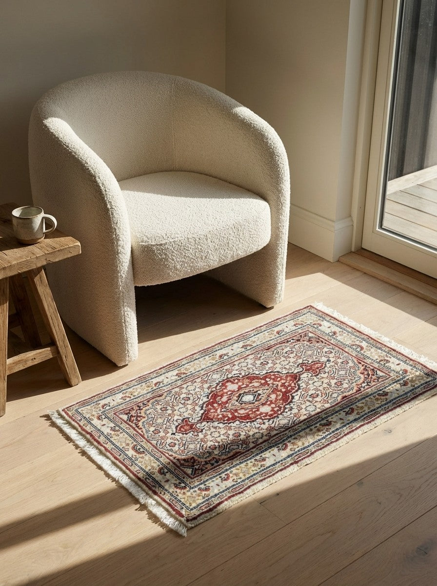 Moud Mahi — Hand-knotted, 58x87 cm, Beige, 100% Virgin Wool | Detail view